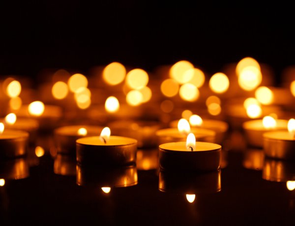 Mindenszentek és halottak napja – „Nem múlnak ők el, kik szívünkben élnek”