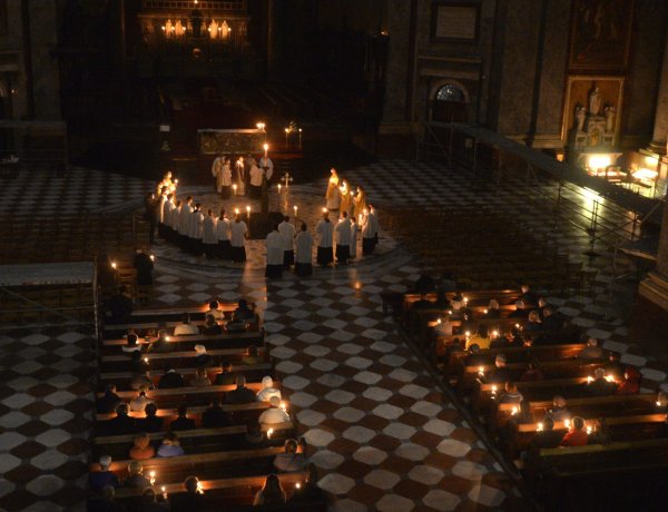 Harangszó és gyertyagyújtás: mindenszentek napján ünnepeljük a megdicsőült lelkeket