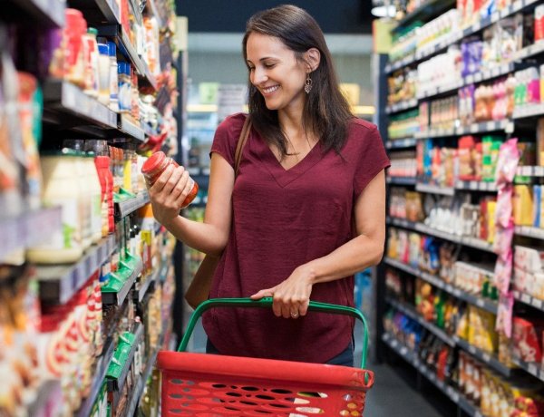 Bővülhet az árstopos élelmiszerek köre, emellett a rezsicsökkentés, a kamatstop és a benzinár-stop is védi a családokat