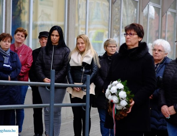 Megemlékezés – Az 1944-ben elhurcolt postásokra emlékeztek Nyíregyházán