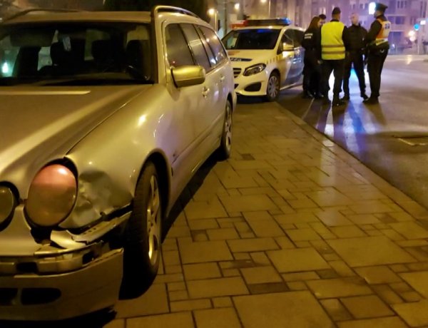 Hétfőn este a Vay Ádám körúton egy autóbusz és egy autós ütközött