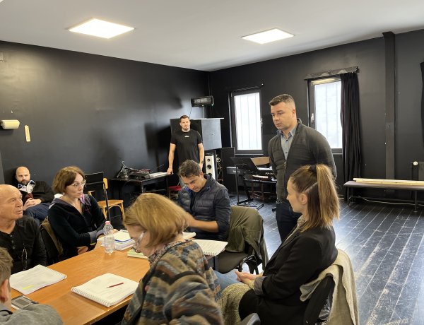 Megtartották a Görbe tükrök előadás olvasópróbáját