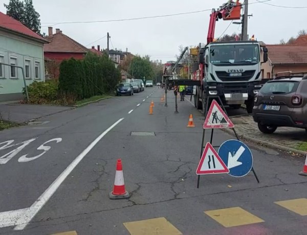 A Zenta utcán forgalomkorlátozás mellett végeztek korszerűsítési munkálatokat