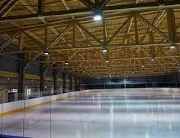 A tervek szerint hétfőn nyit a Városi Jégpálya 