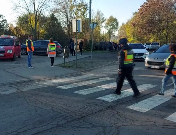 Rozsrétszőlő belterületén az érkerti rendőrök és a helyi polgárőrök segítették a haladást a reggeli forgalomban