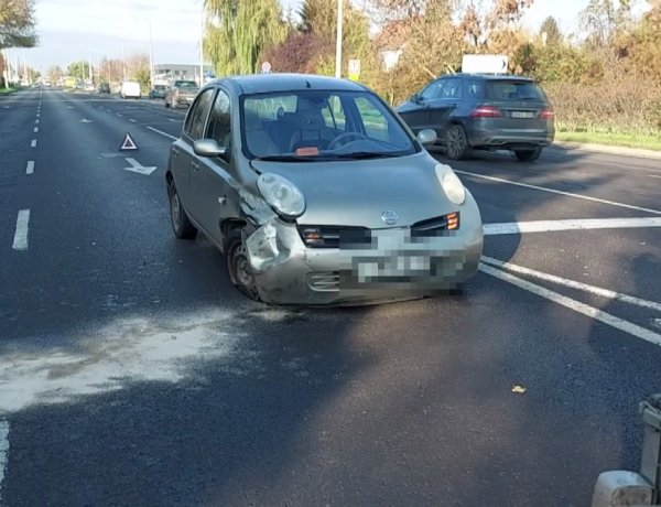 Az Orosi úton két személyautó ütközött pénteken