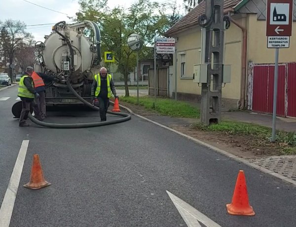 A Derkovits utca elkészülte után a Nyírségvíz csatornamosást végez