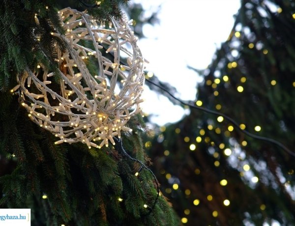Színes adventi forgatag várja az érdeklődőket november 27-től a város főterén