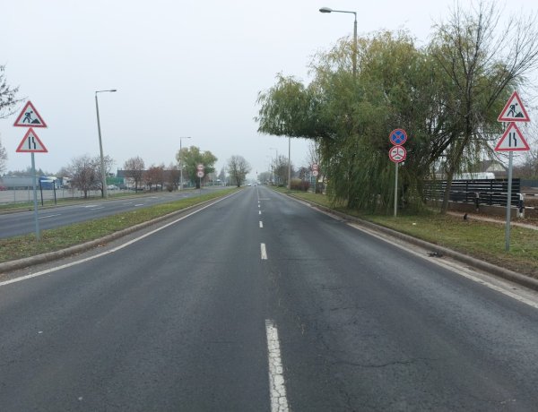 Sebességkorlátozás és útszűkület a 41-es főút kivezető szakaszán