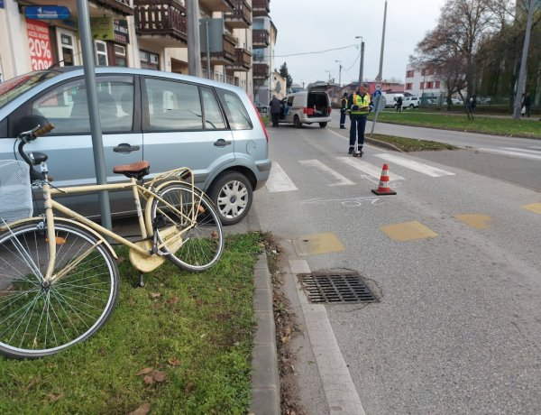 Kerékpáros és autós ütközött a Kígyó utcánál