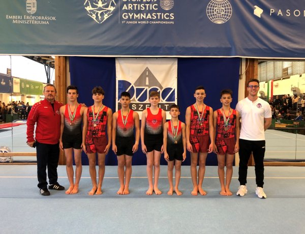 12 érmet szereztek a fiú tornászok