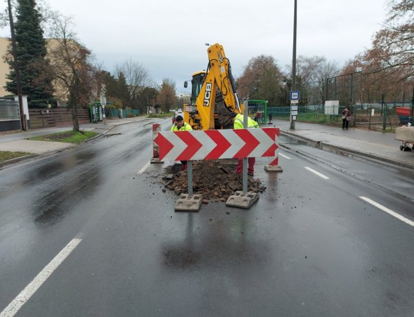Két közműfedél szintbehelyezésén dolgozik a Magyar Közút a Sóstói úton
