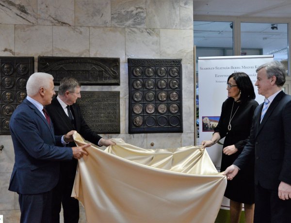 Emlékülés és emlékérem – Tisztelgés dr. Adorján Gusztáv emléke előtt