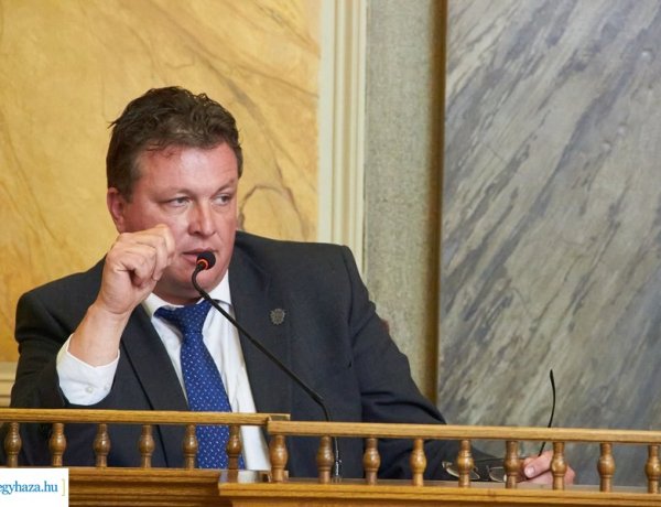 December 5-én a Luther utca 3. szám alatti Fidesz Irodában tart fogadóórát dr. Ulrich Attila