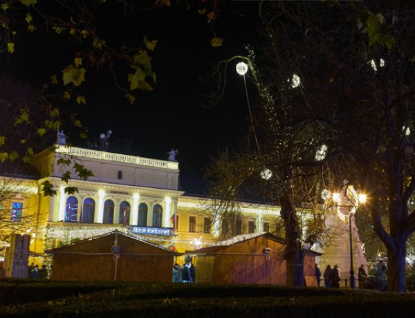 Kezdődik az adventi időszak: vasárnap felkapcsolják a fényeket