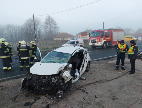 Súlyos baleset történt hétfő reggel a 4-es számú főúton, Újfehértó belterületén