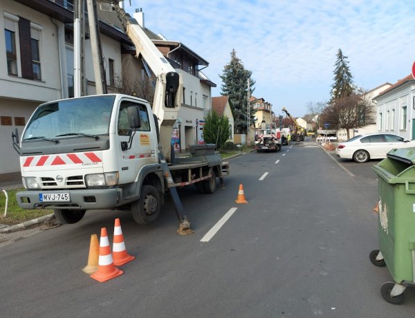 Villanyoszlopokat cserélnek a Körte utcán, valamint korszerűsítik az elektromosvezeték-hálózatot