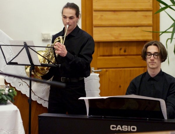 Meghitt hangulatú adventi hangversennyel folytatódott a Református Esték