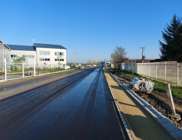 Utolsó fázisához közeledik az útfelújítás Rozsrétszőlő és az ipari park között