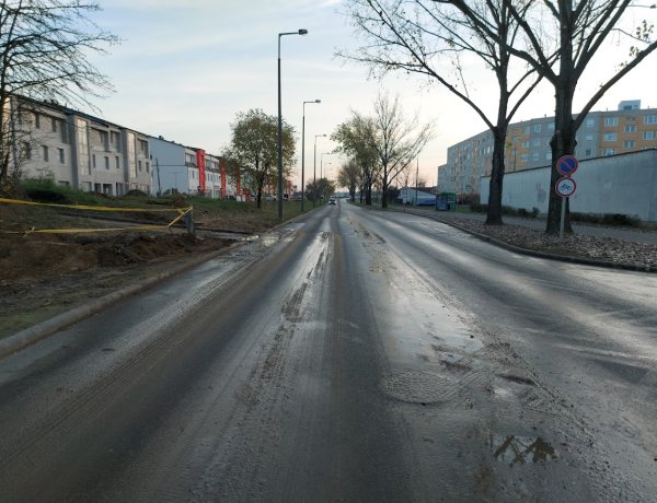 Eltört egy ivóvízcső a Törzs utcán