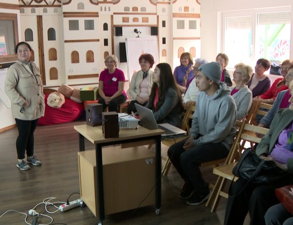 Utazás a nagyvilágban – A Fülöp-szigetekről és Üzbegisztánból érkeztek vendégek a Vasutas Művelődési Házba