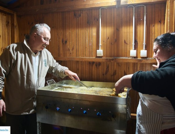 Ajándék lapcsánka – Csütörtökönként kínálja a frissensült lapcsánkát az önkormányzat