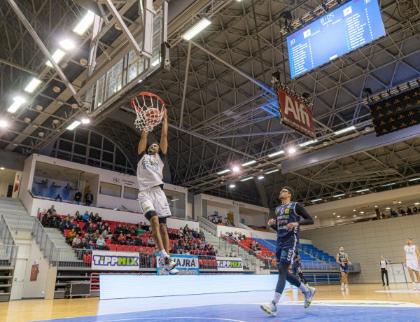 Macedón edző a kosarasoknál 