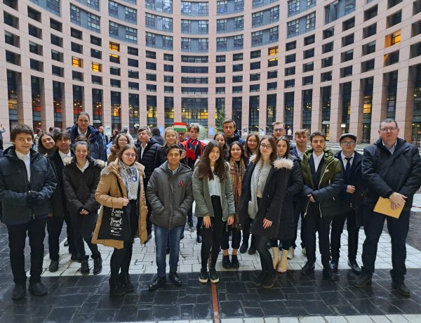 Az Európai Parlamentbe látogattak a Szent Miklós Görögkatolikus Gimnázium és Kollégium diákjai
