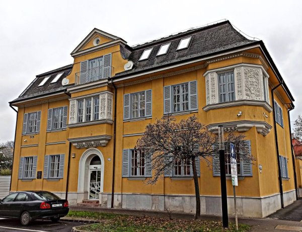 Amiről az utcák mesélnek...  Várallyay Sándor építőmester munkássága