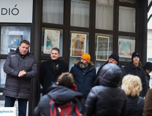 Kifordított kiállítás – Az Átutazók Művészeti Egyesület tárlata január végéig lesz látható