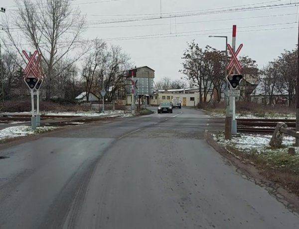 Autósok figyelem! – Óvatosan közelítsék meg a vasúti átjárókat