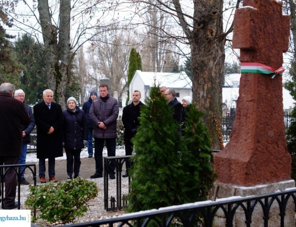 Sírfelújítások – Megújult a huszárok, valamint Inczédy György polgármester síremléke