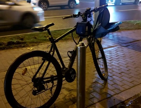 A Luther utcánál egy kerékpáros és egy autós ütközött