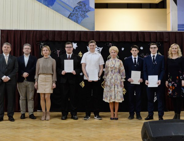 Ösztöndíjak a Wesselényi karácsonyfája alatt