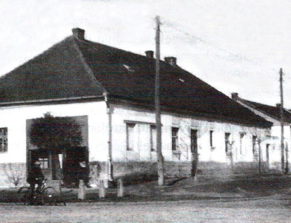 Amiről az utcák mesélnek – Bundi: a korcsmából lett laktanya