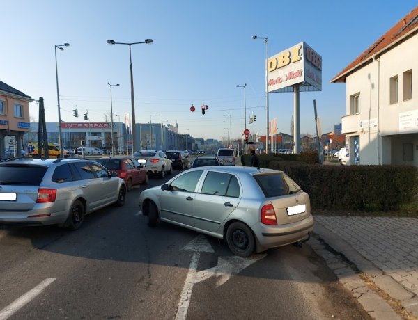 Koccanásos baleset történt a Szegfű utcánál