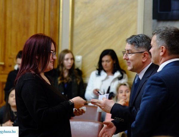 Rászoruló Hallgatók támogatása – Hatvan sikeres pályázatot fogadott be a Közalapítvány