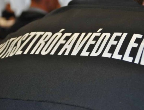 Berendezési tárgyak égtek egy családi ház teraszán Nyíregyházán, a Levél utcában