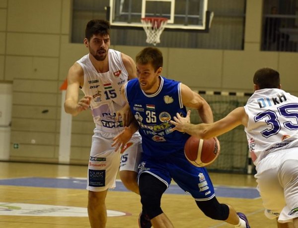 Pipiras visszatért, Henderson távozik 