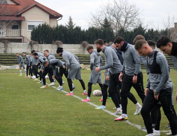 Négy edzőmeccs januárban