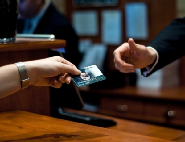 Újabb könnyítés jön: megszűnnek a SZÉP-kártya zsebek