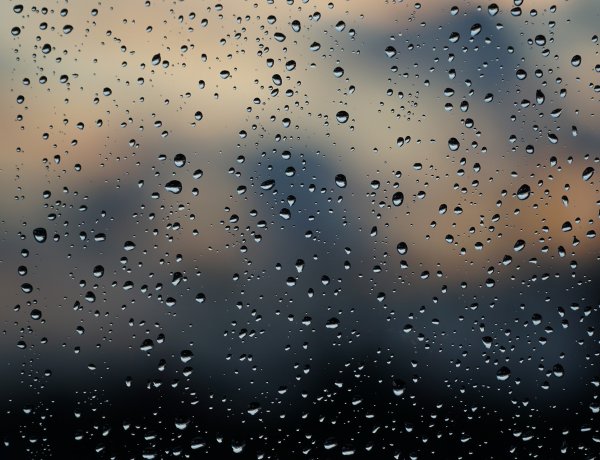 Ne felejtsék otthon az esernyőket – Kiadós esővel indul a hét