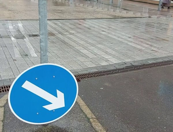 Rengeteg KRESZ-táblát rongálnak meg a város területén, a NYÍRVV folyamatosan javítja ki ezeket