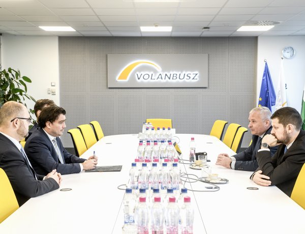 Megszületett a megállapodás a Volánbusz és a SZAKSZ között – elmarad a sztrájk