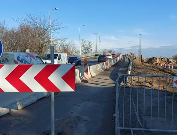 Fokozott figyelemmel közlekedjenek a Tiszavasvári úti felüljárónál 