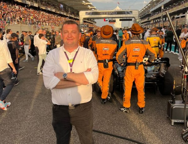 Az ember akitől Brad Pitt is tanácsot kért 