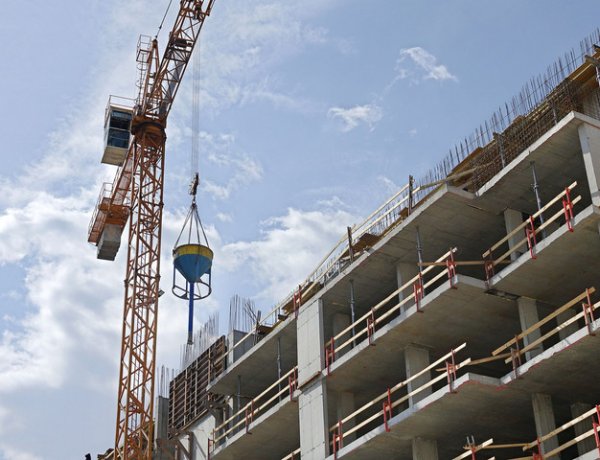 Az építőipari cégek szerint a beruházók óvatosabbá váltak