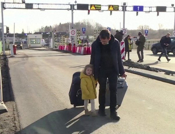 ORFK: csaknem 16 ezren érkeztek Ukrajnából pénteken Magyarországra