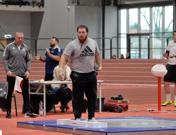 Fókuszban a világbajnokság  és a fedettpályás OB