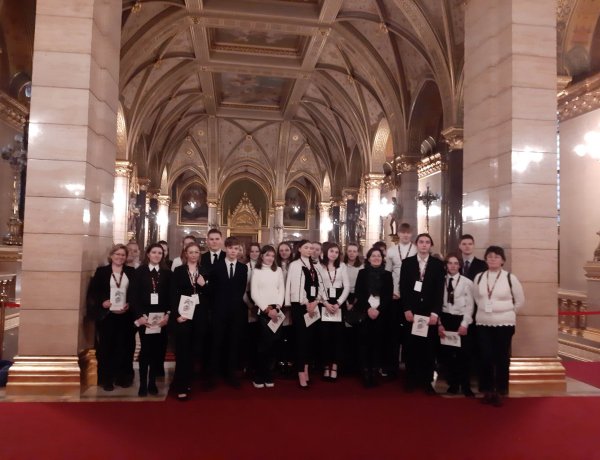 „Szentimrés” rákóczisok az Országházban